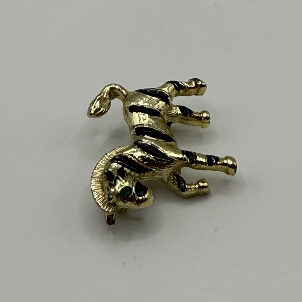 Vintage Gold Tone Zebra Brooch Pin Black Enamel Green Rhinestone Eye